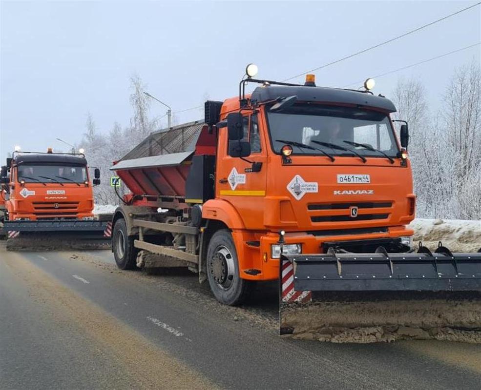 Костромских водителей призывают не оставлять автомобили на обочинах дорог
