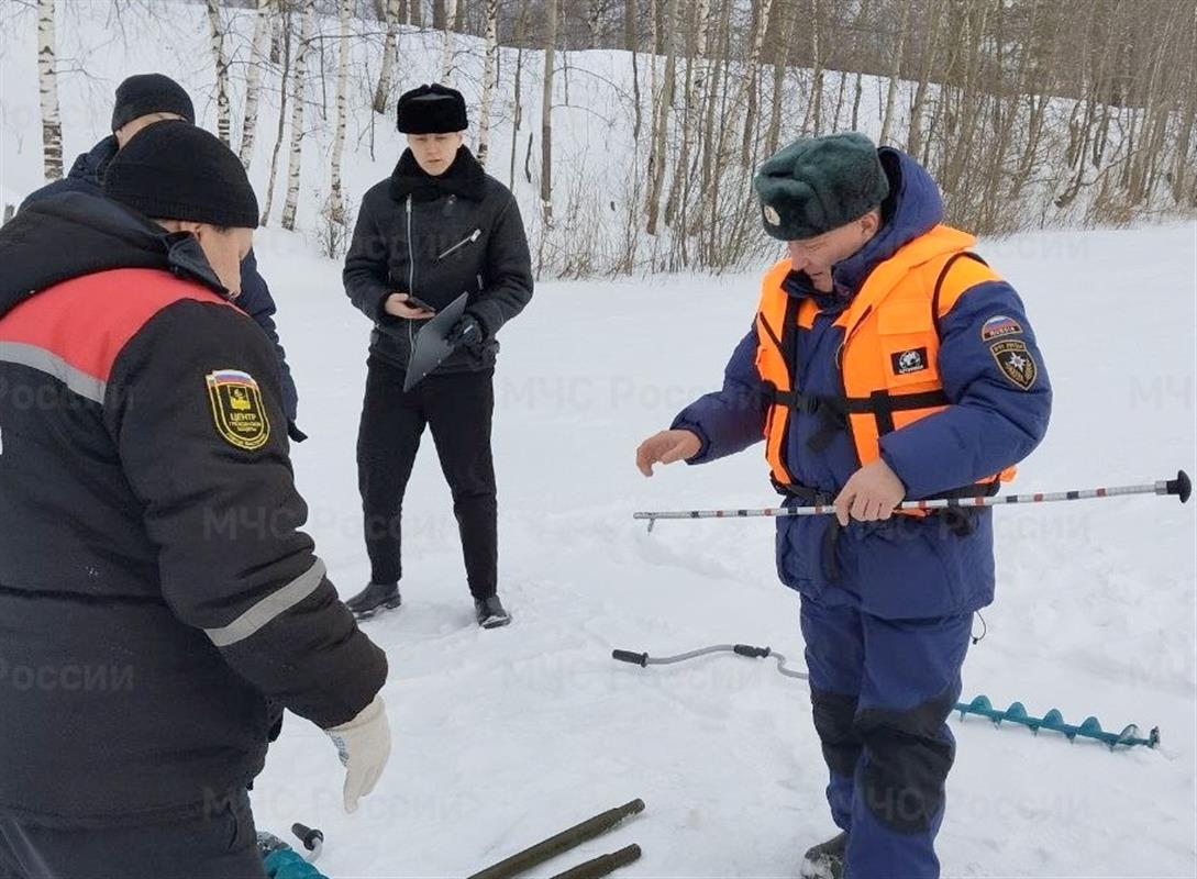 В Костроме проверили прочность льда в местах Крещенских купаний
