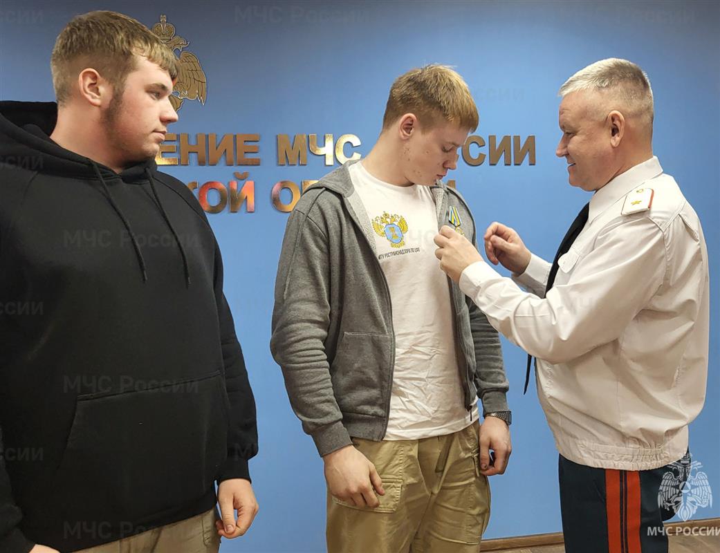 Учащихся Костромского автодорожного колледжа наградили за спасение человека
