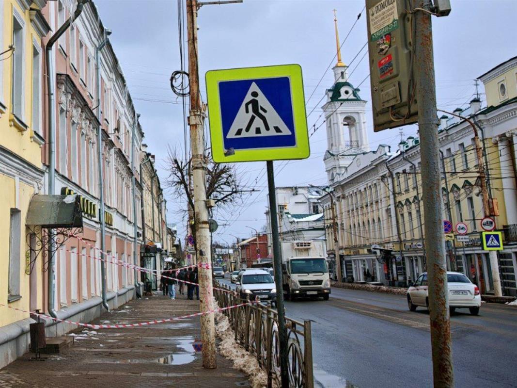 В Костроме проходят рейды по контролю за уборкой снега с крыш домов и зданий