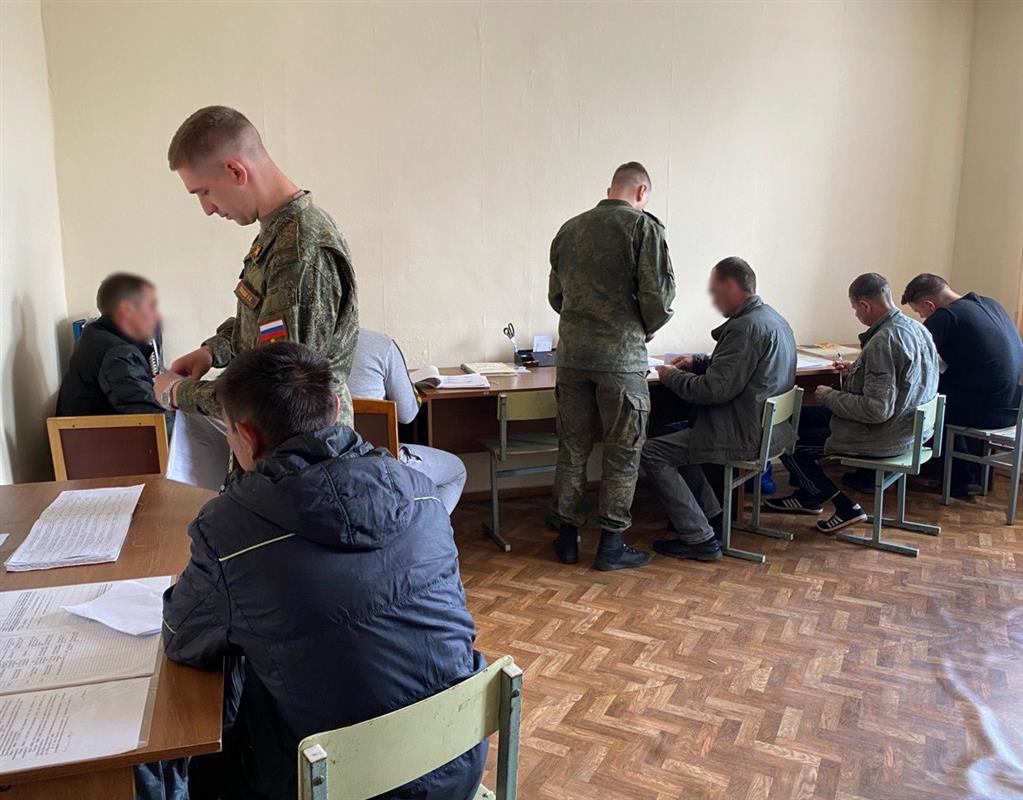 Около двух тысяч жителей Костромской области выбрали военную службу по контракту