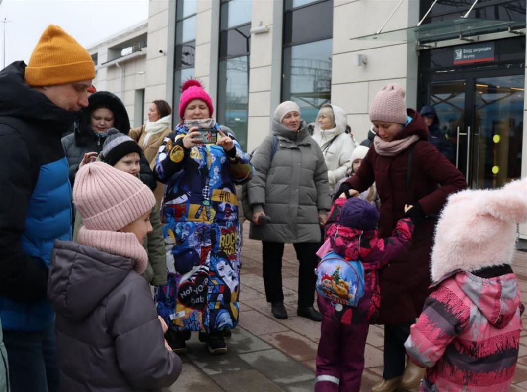Более 200 туристов, путешествующих на поезде «Зимняя сказка», побывали в Костроме 