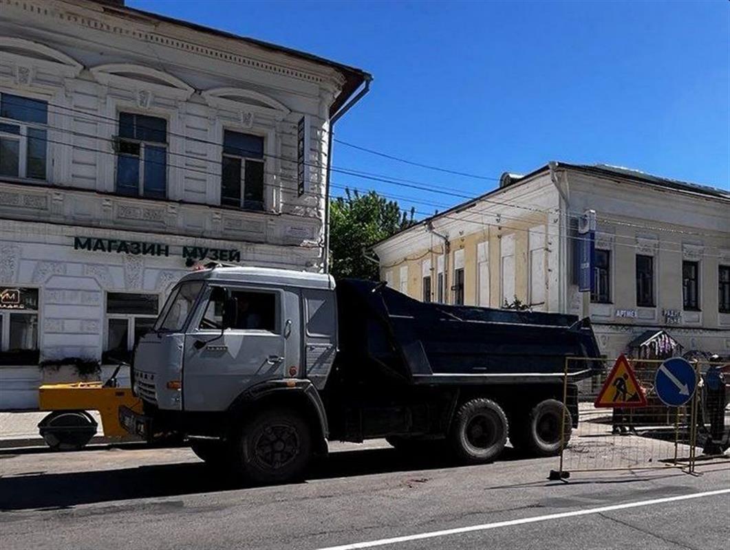 Бригады ТГК-2 отремонтируют участок теплосети на улице Чайковского в Костроме