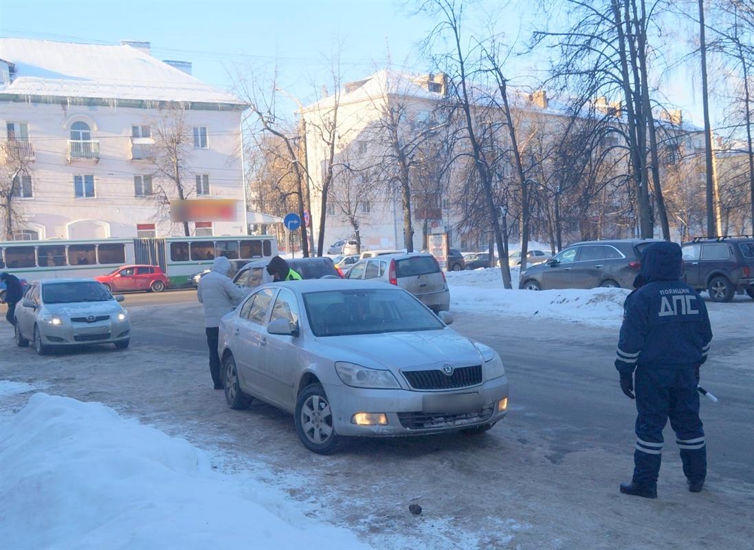 Костромские автоинспекторы проверили безопасность перевозки юных пассажиров