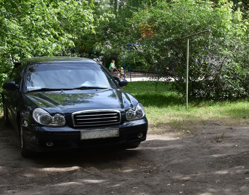 В костромских дворах ищут автовладельцев, нарушающих правила парковки