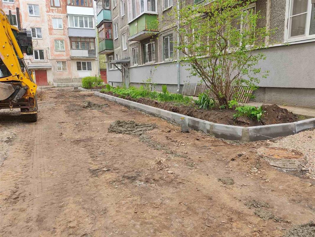 В Костроме продолжается благоустройство дворов по нацпроекту

