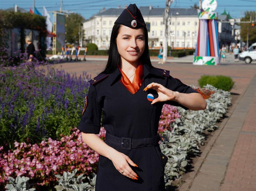 Сотрудники Росгвардии провели патриотическую акцию для костромичей