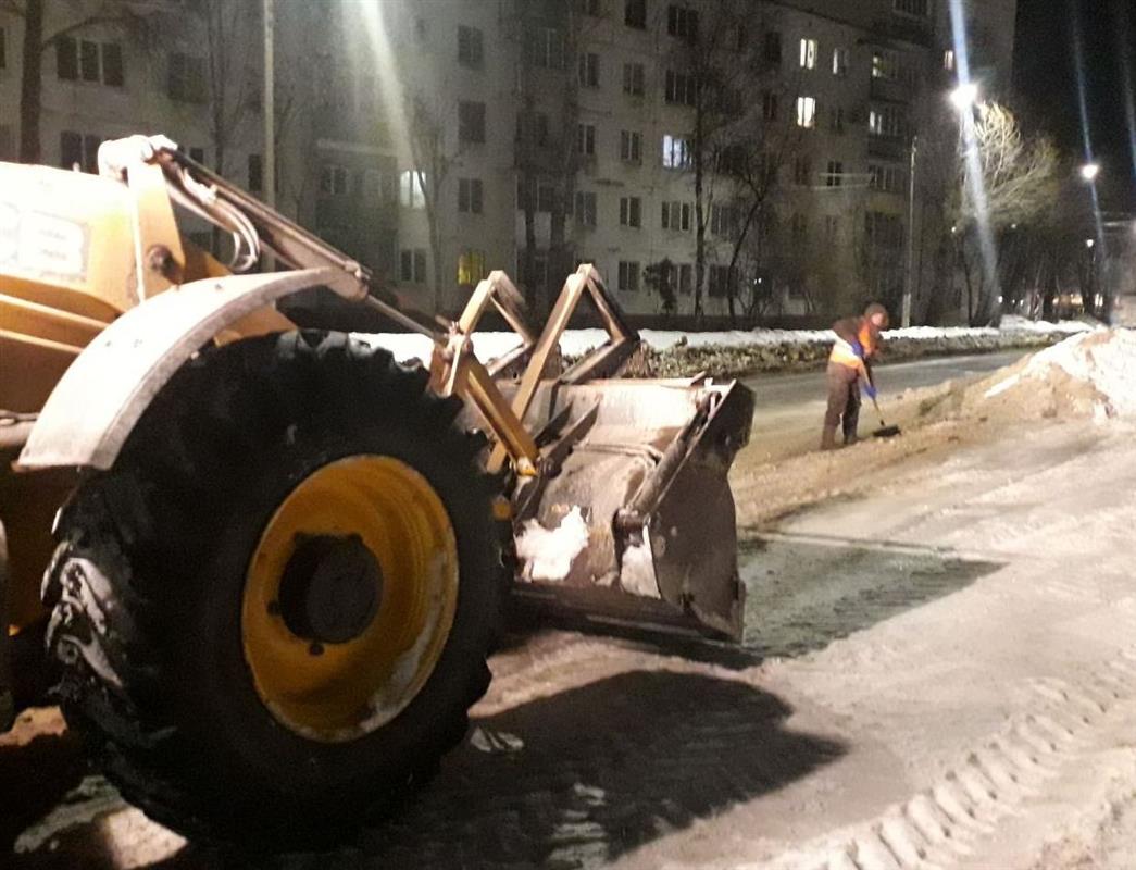 Костромские улицы и остановки расчищают от снега и наледи круглосуточно