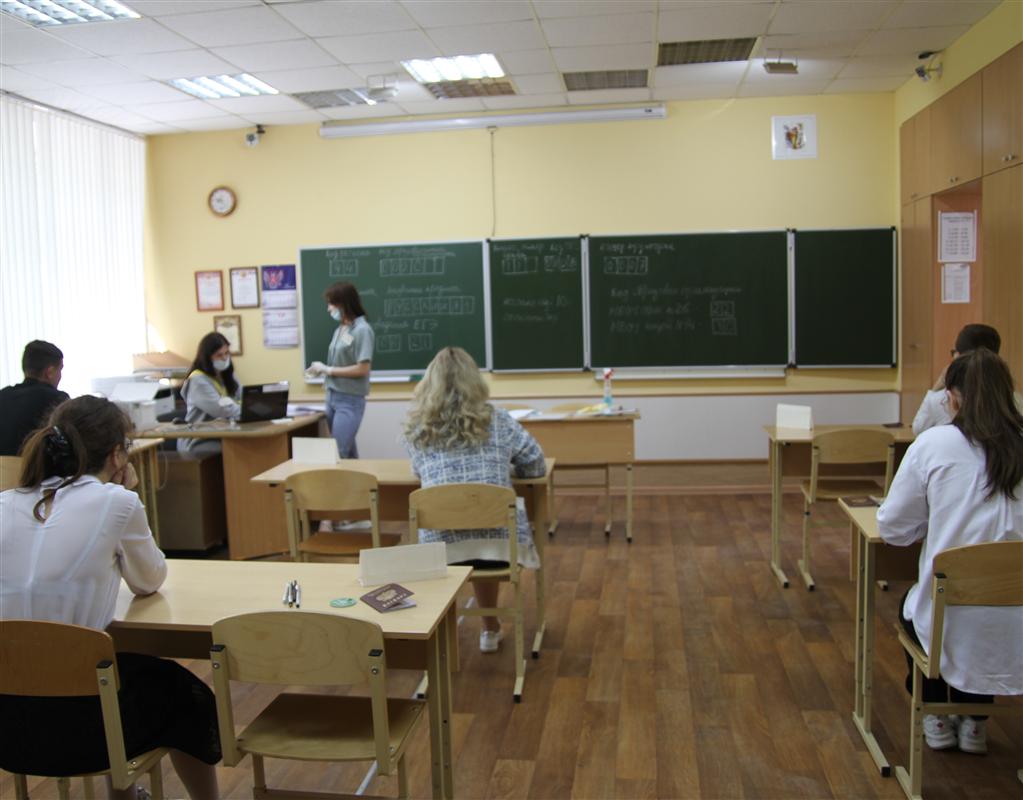 Костромские выпускники сдают ЕГЭ по русскому языку
