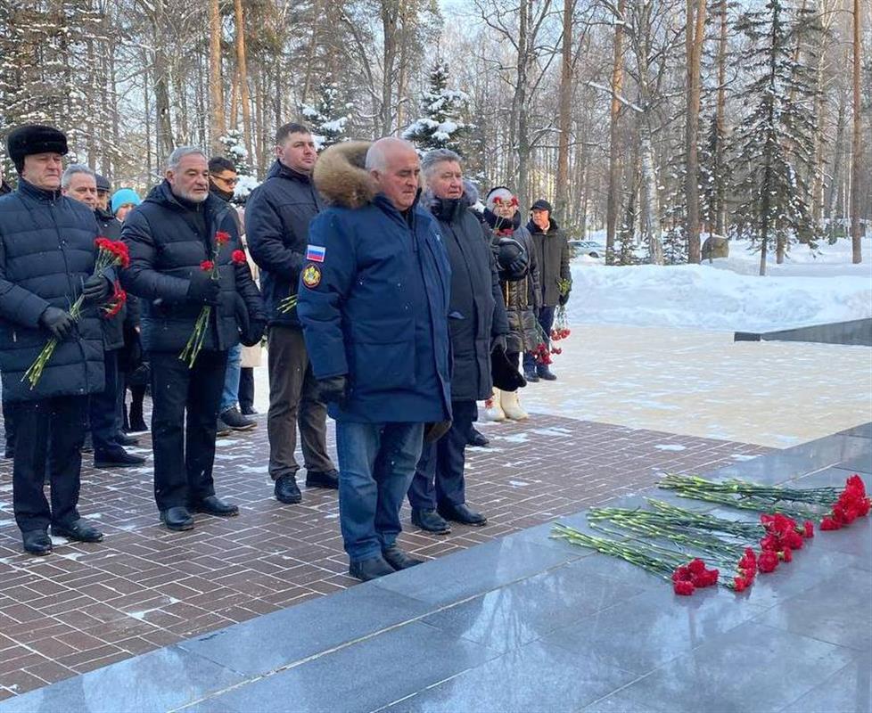Костромичи почтили память солдат и офицеров, погибших в боях за Родину