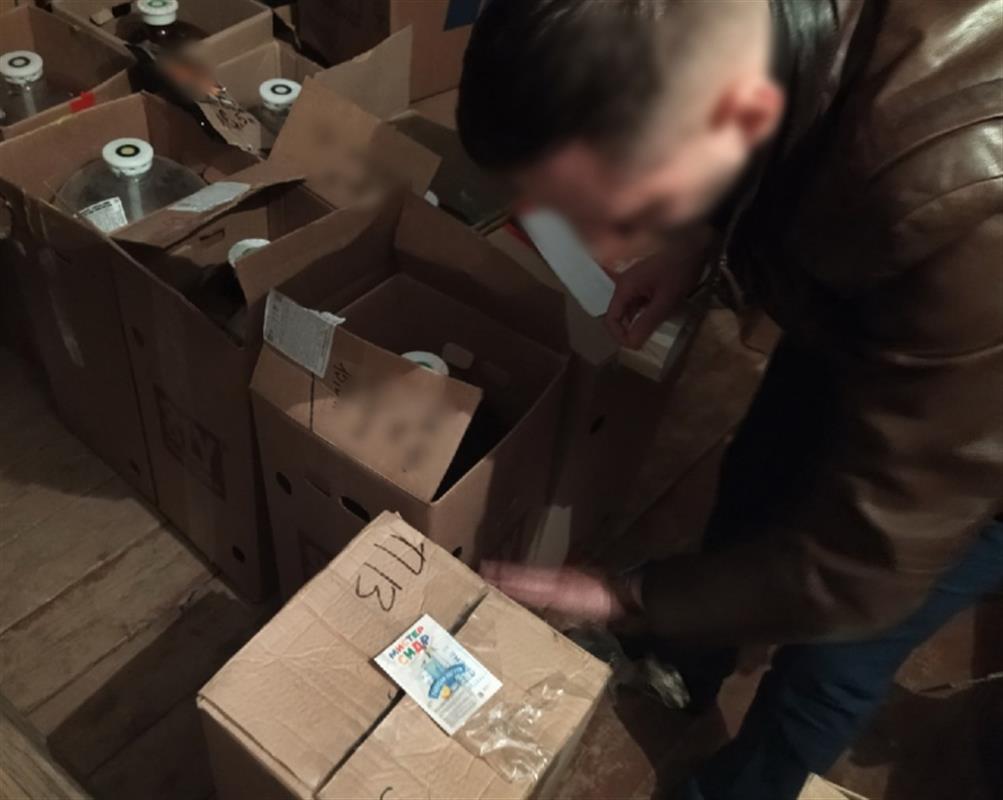 Костромские полицейские изъяли из оборота более 60 литров опасного напитка