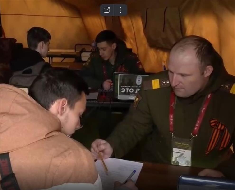 В праздники в Костроме работал Мобильный пункт приёма на военную службу по контракту