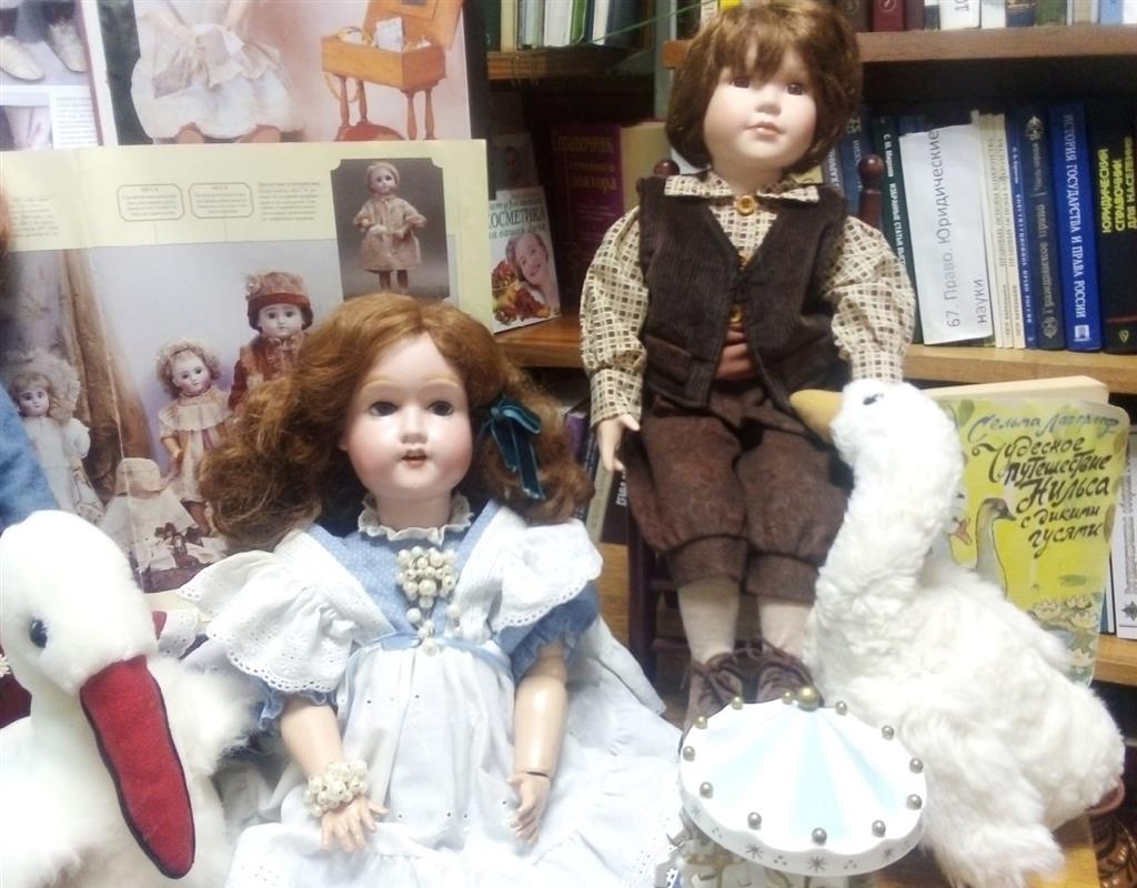 Костромичей приглашают бесплатно посетить выставку кукол 19 века 