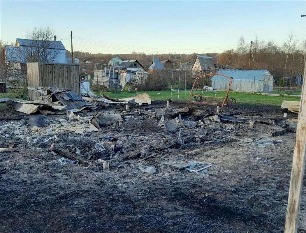В Костромском районе сгорел садовый дом