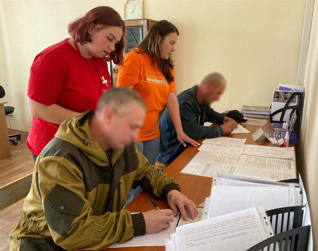 Костромичам, выбравшим военную службу по контракту, помогают волонтёры