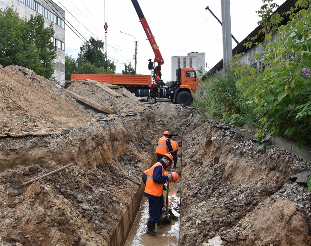 Сегодня ремонты проводятся на 28 участках тепловых сетей в Костроме
