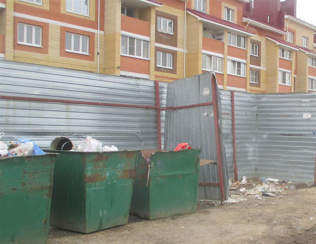 В костромских дворах проходят рейды по контролю за уборкой и вывозом мусора 