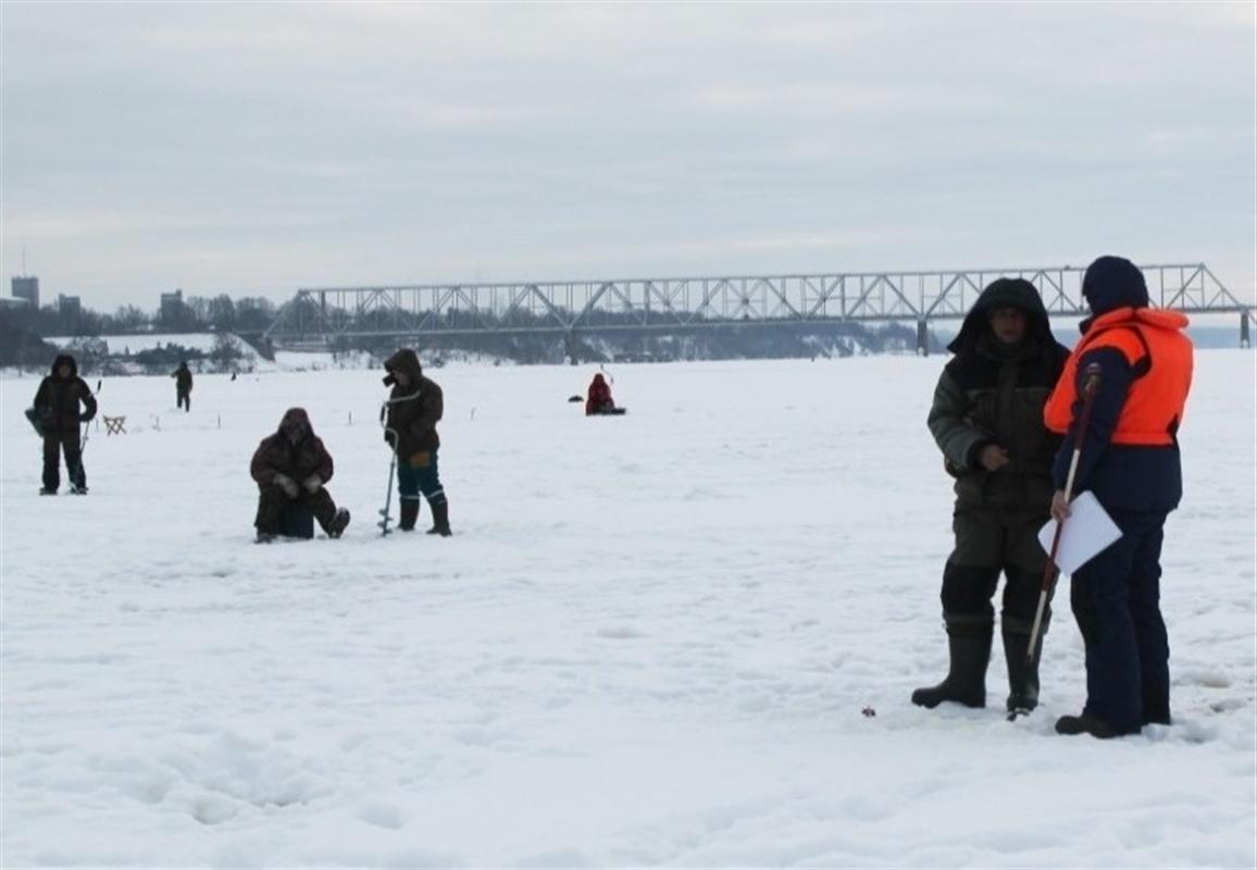 В Костроме ежедневно патрулируют места массового выхода людей на лед 