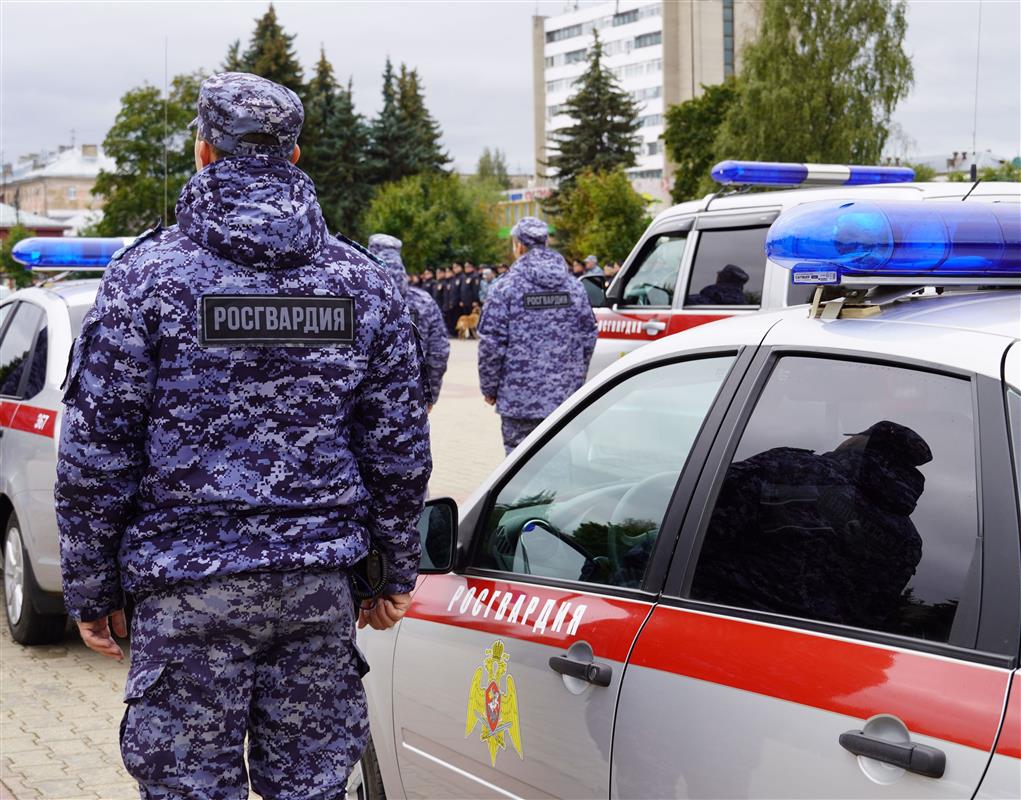 В Костроме росгвардейцы задержали мужчину, похитившего дорогой алкоголь из магазина