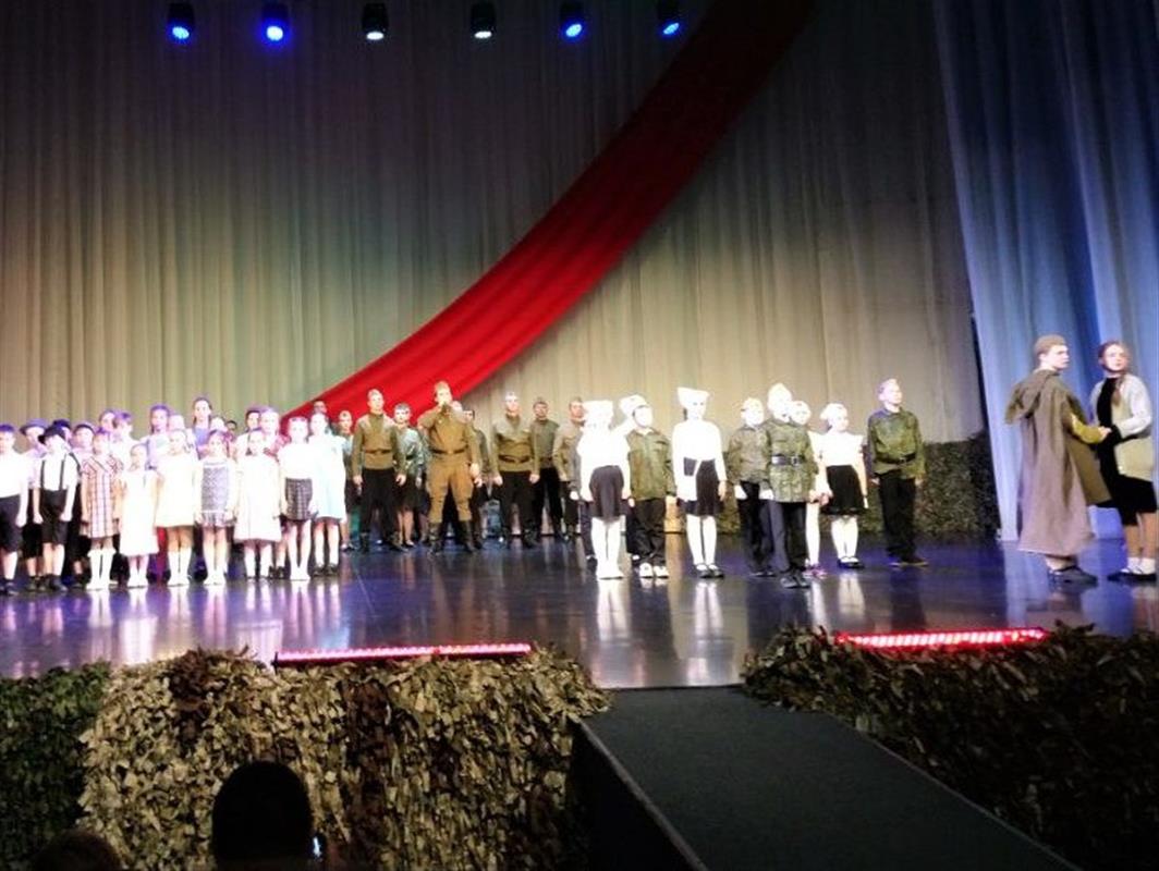 Победители патриотического фестиваля школьных театров Костромы выступили на большой сцене 
 