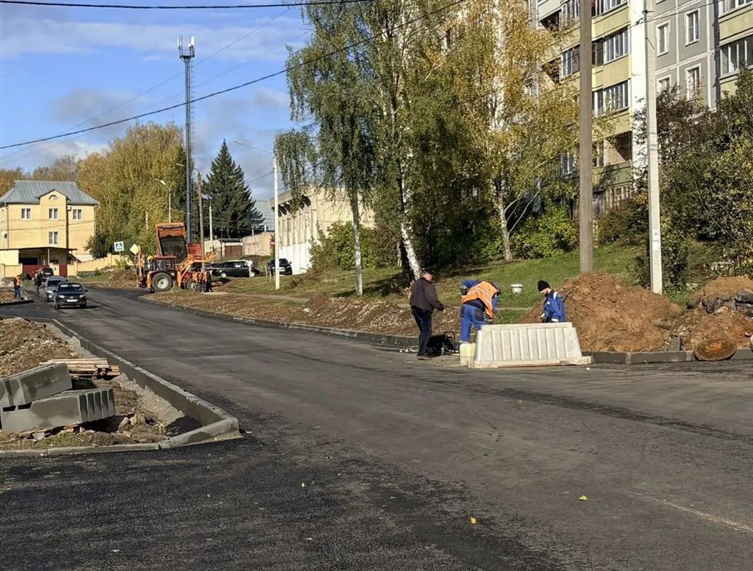 Общественная комиссия проверяет в Костроме качество дорожных ремонтов по нацпроекту