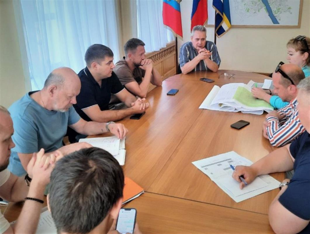 Алексей Смирнов потребовал от подрядчика ускорить капремонт теплосетей
