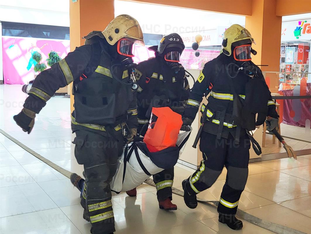 В торгово-развлекательном центре Костромы прошли учения пожарных