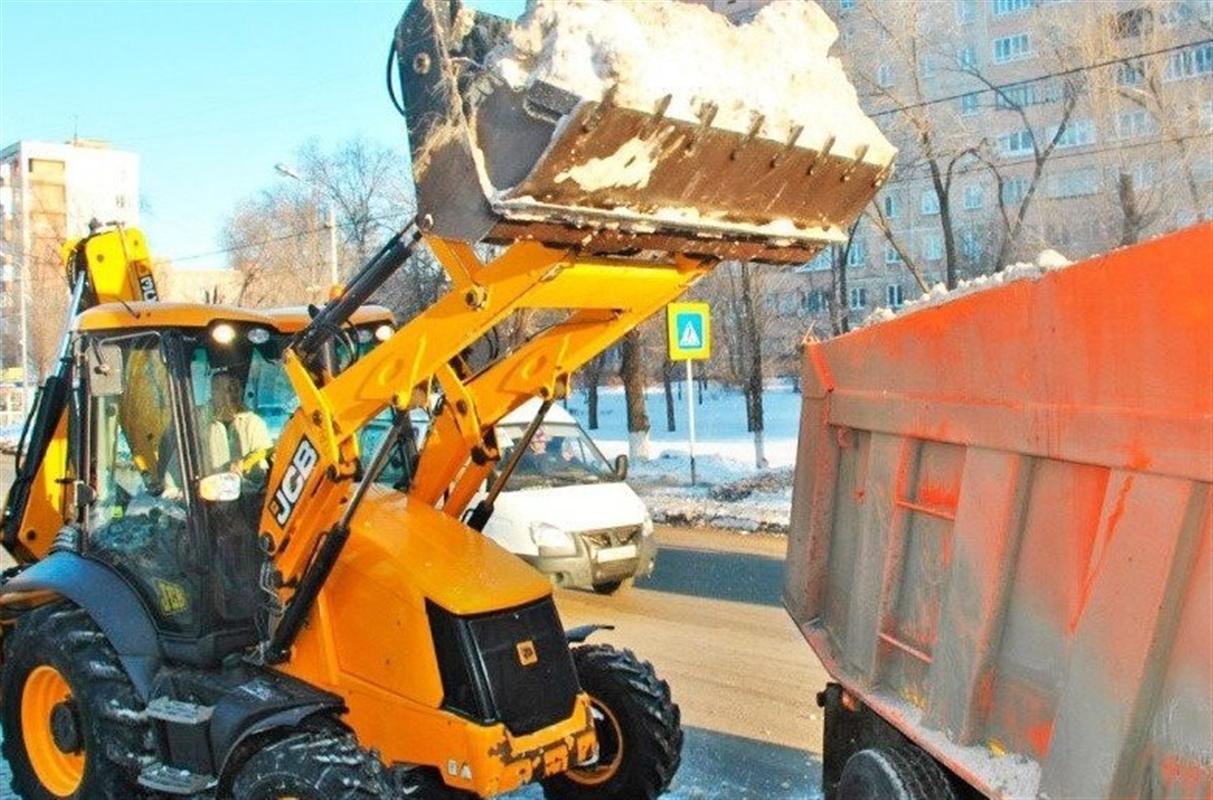 Тысячи кубометров снега вывозят с костромских улиц ежедневно