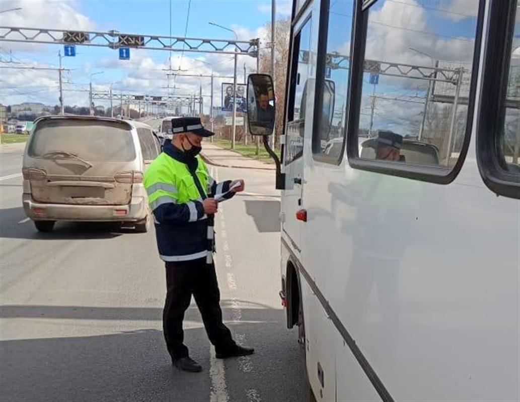 На костромских дорогах проверили водителей фур, автобусов и такси