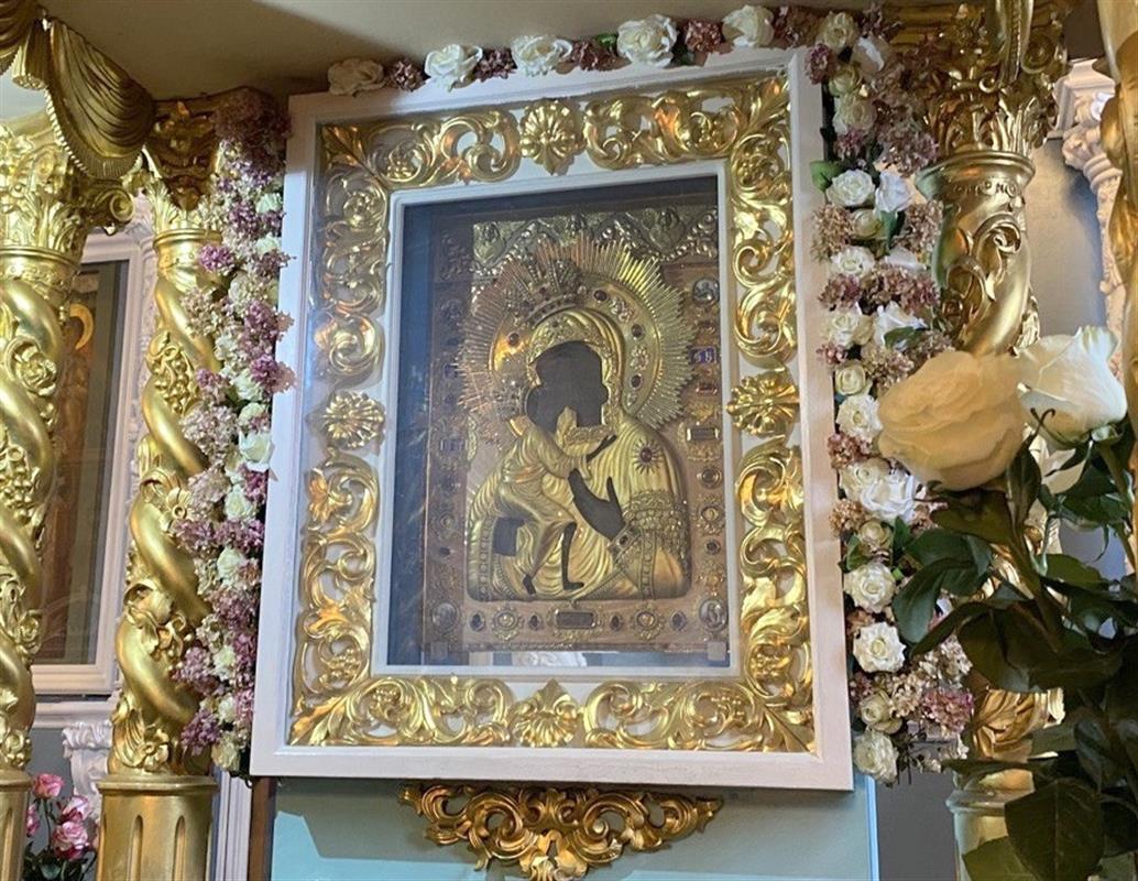 Православные костромичи отмечают праздник Феодоровской иконы Божией Матери
