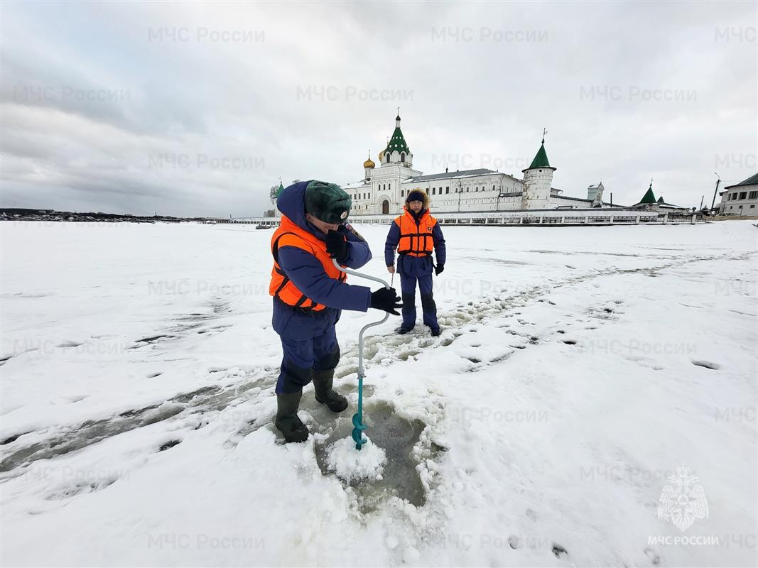 «Каша» из снега и воды: инспекторы ГИМС оценили состояние льда на костромских реках
