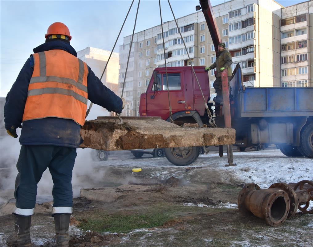 Бригады ТГК-2 сегодня устраняют дефекты на 11 участках тепловых сетей в Костроме