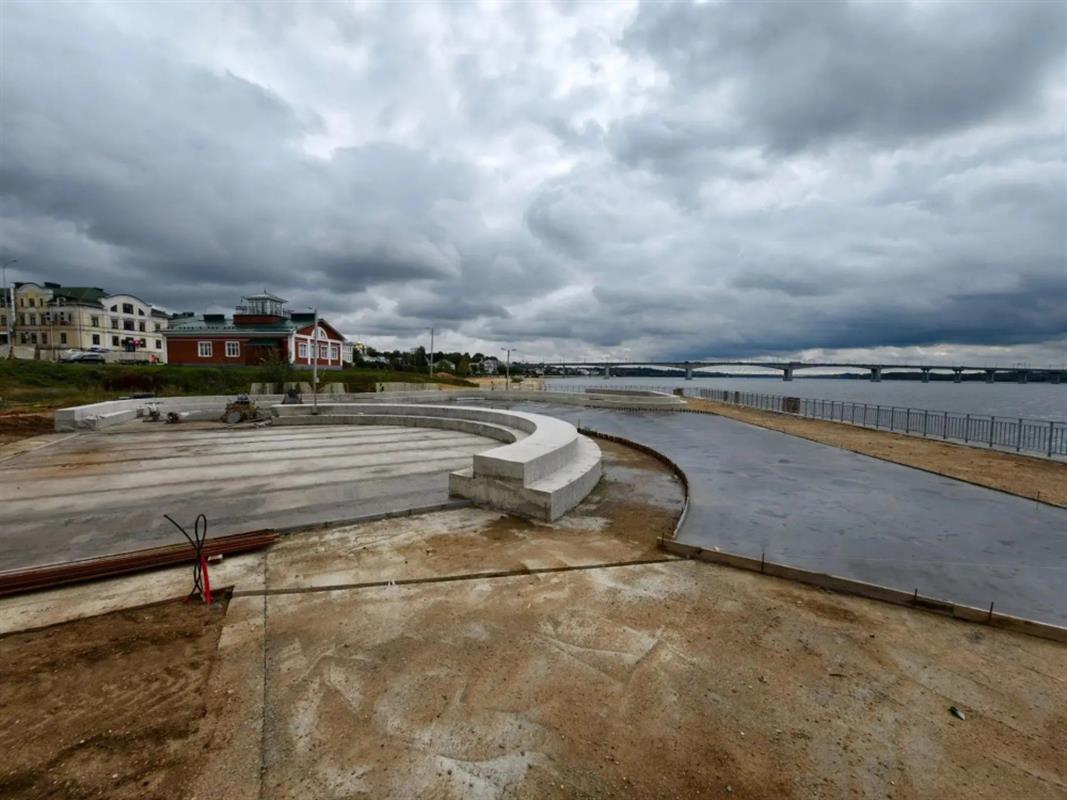 В Костроме продолжается комплексное благоустройство набережной Волги