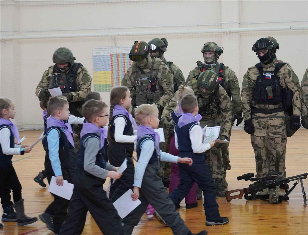 Более 30 килограмм сладостей передали юные костромичи бойцам Росгвардии в зону СВО