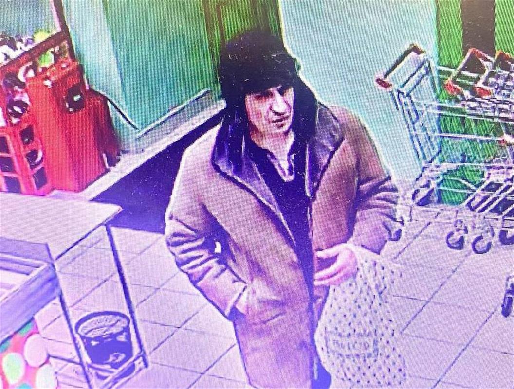 В Костроме разыскивают мужчину, оплачивающего покупки чужой банковской картой
