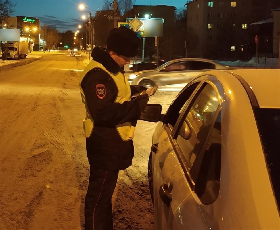 Костромские автоинспекторы в предновогодние дни несут службу в усиленном режиме
