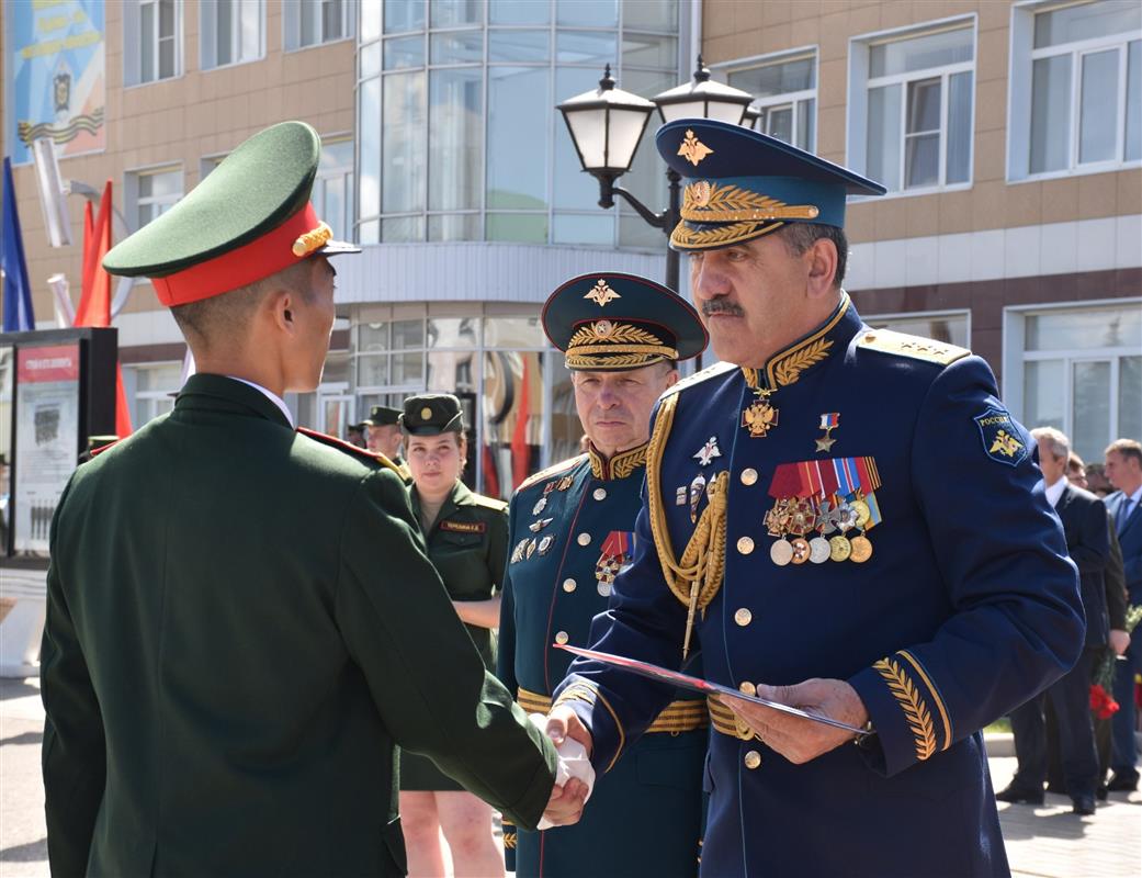 В костромской академии РХБЗ прошла торжественная церемония выпуска офицеров 