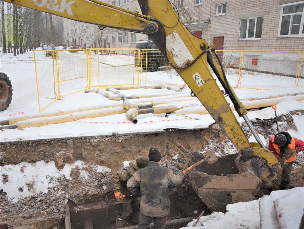 Костромские теплоэнергетики сегодня устраняют повреждения на сетях по десяти адресам
