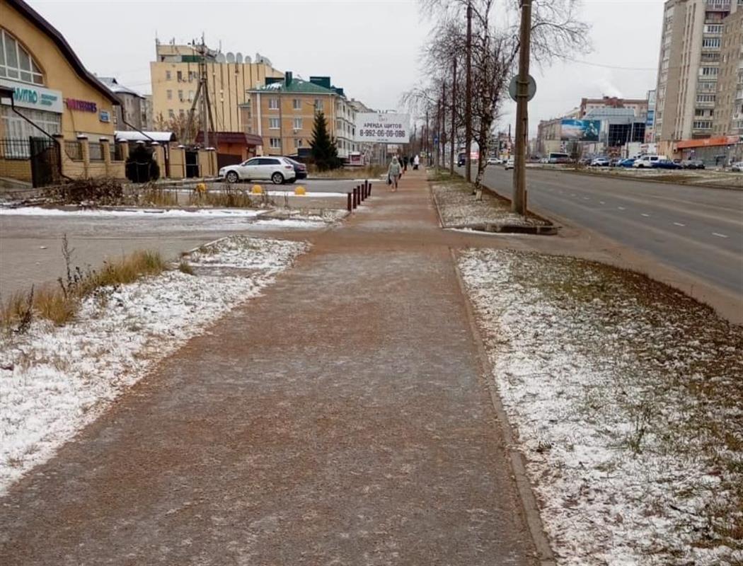 В выходные дни на костромские дороги высыпали 356 тонн противогололёдных смесей