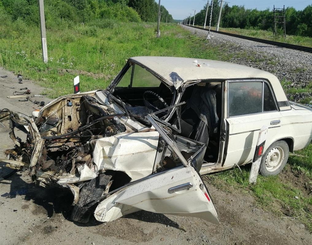 В ДТП на железнодорожном переезде пострадали два жителя Костромской области