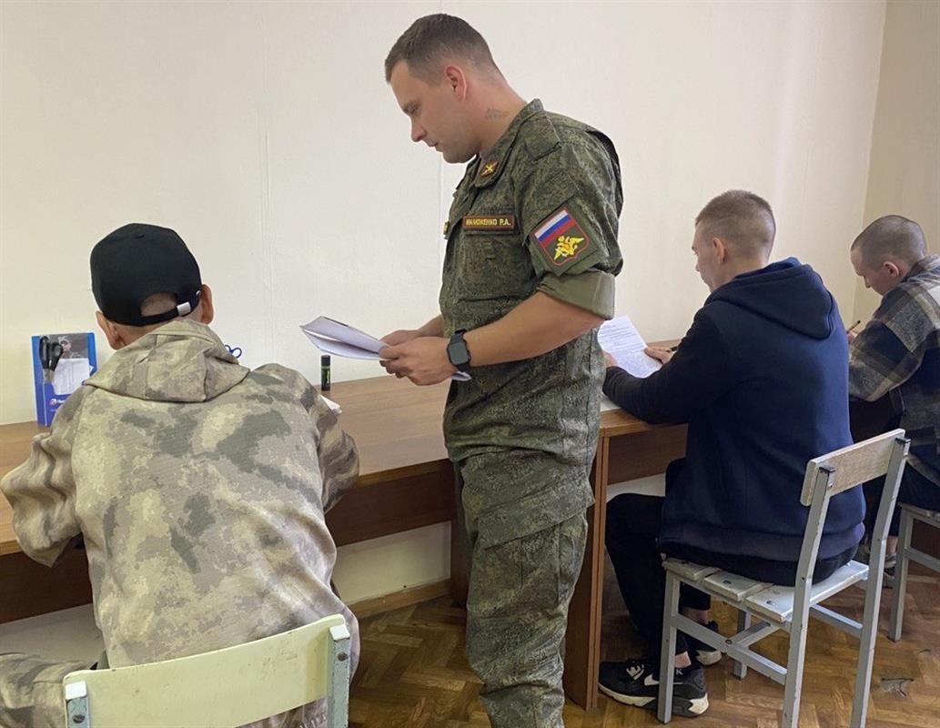 Костромичи поступают на военную службу по контракту, чтобы защищать Родину