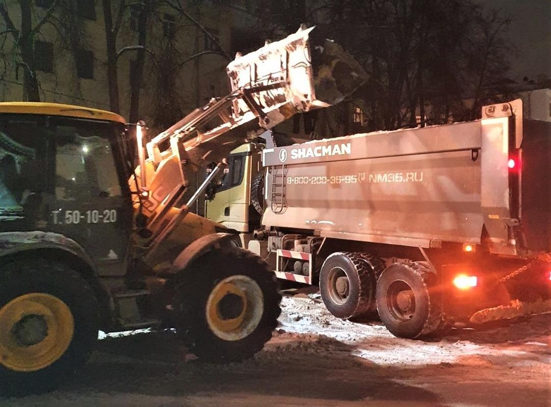 За сутки с костромских улиц вывезли более 10 тысяч кубометров снега