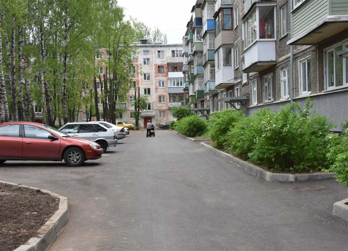 В 13 костромских дворах положили новый асфальт по нацпроекту
