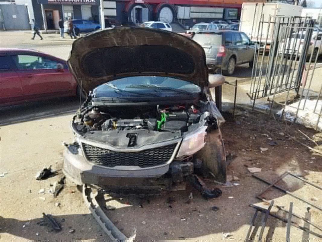 При столкновении иномарок в Костроме пострадали водители и пассажирка