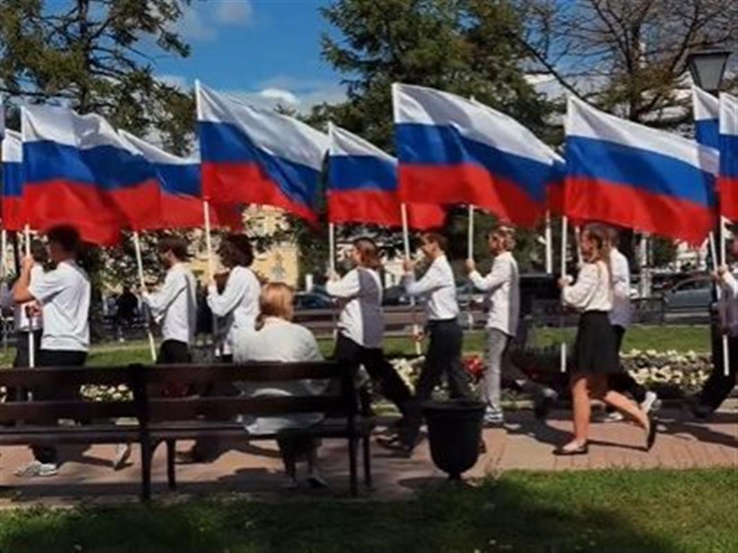 Патриотическая акция «Флаг моего государства» объединила костромичей