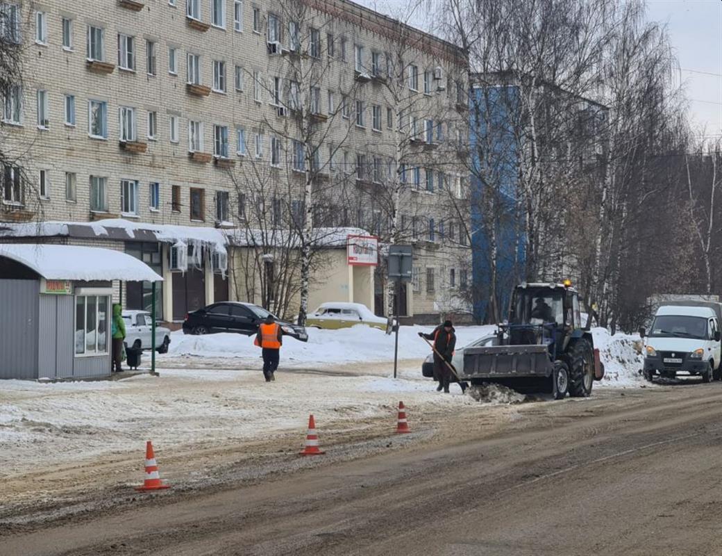 Снегоуборочные работы ведутся на улицах Костромы круглосуточно 