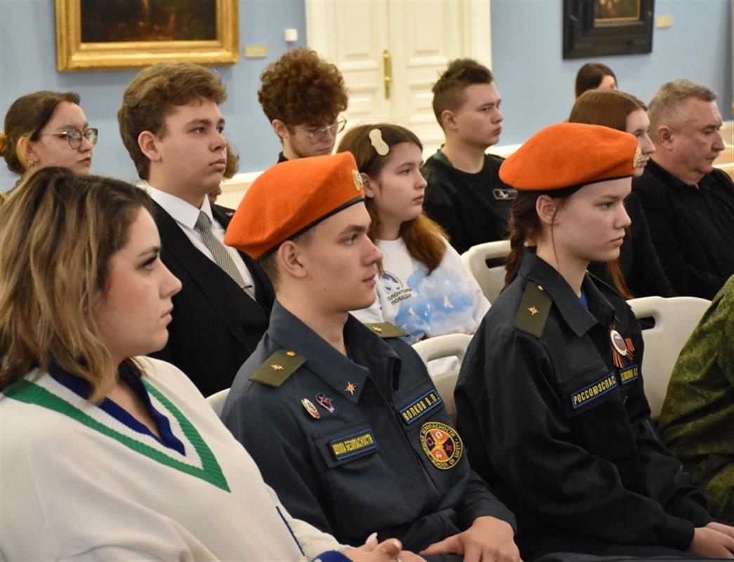 Руководители костромских патриотических объединений получили областные награды
