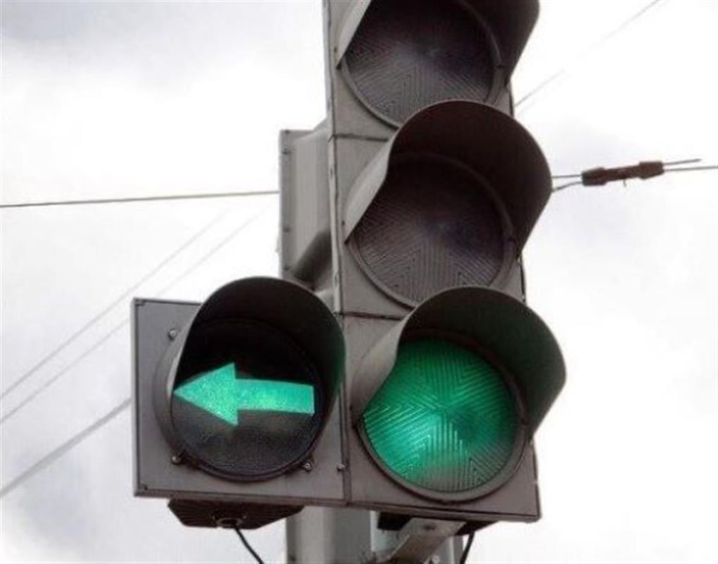 На перекрестке двух улиц в Костроме изменили работу светофора
