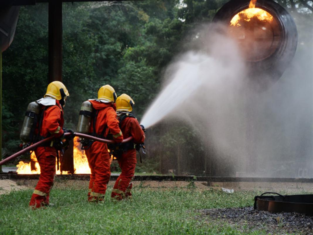 Пожарные борются за победу в областных соревнованиях по боевому развертыванию