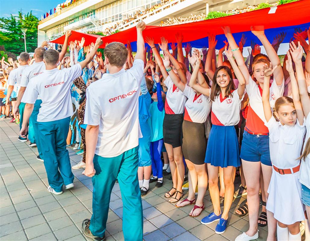 Костромских школьников за успехи наградят путевками «Орленок» и «Артек»
